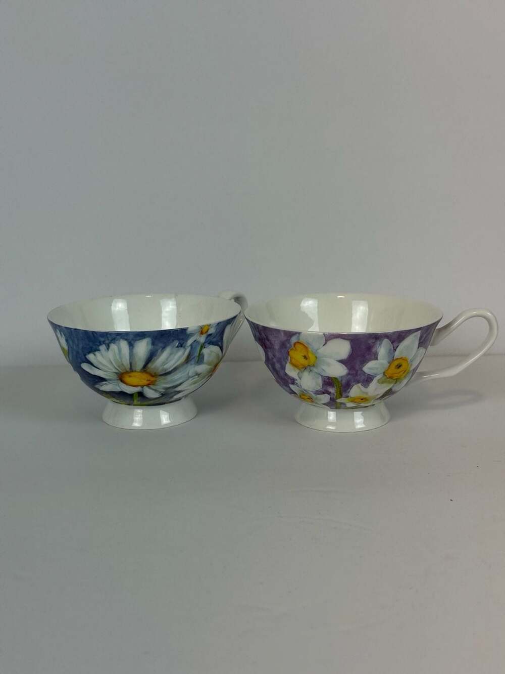 Like New Stechcol Gracie Bone China 2 Tea Cups Blue Daisy Purple Narcissus